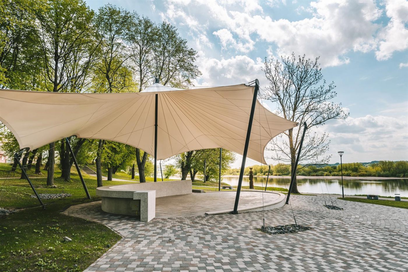 Vilkijos parkas — estrados statyba ir aplinkotvarka